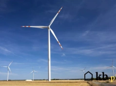 Coraz więcej Polaków chce mieć własny wiatrak. Większość i tak rozbija się o przepisy