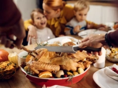 Wspólne posiłki jako miara szczęścia. Dlaczego Polacy czują się szczęśliwsi przy stole?