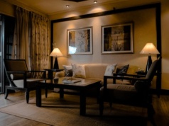 Listwy styrodurowe – jak elegancka sztukateria wewnętrzna zmienia charakter wnętrza?