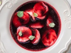 Goście zaraz przychodzą, a barszcz całkiem stracił kolor? Tak go uratujesz