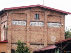 Cień historii urokliwego Biskupca i oryginalne zabytki. Stara Kaflarnia z 1865 r. służy obecnie jako hotel i dyskoteka