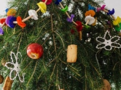 ​Od podłaźniczki do choinki. O ewolucji, wypieraniu i powrocie świątecznej symboliki