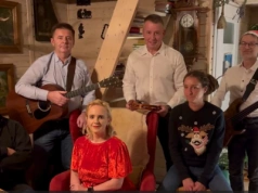 Świąteczne życzenia dla mieszkańców Piechowic od burmistrza miasta i zespołu Szyszak.