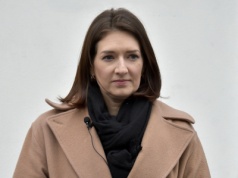 Gembicka: Prezydent murem za mundurem. Rząd ściga obrońców