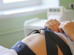 Porody bez porodówek i nowy standard opieki. W 2026 roku ważne zmiany dla ciężarnych