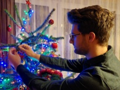 Włoch o świętach w Polsce. "Niezręczne życzenia i jedzenia jak na weselu"