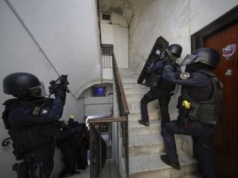 Neapol: Aresztowanie ukrywającego się mafiosa za kaloryferem