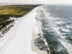 Bajkowe zjawisko na wybrzeżu Bałtyku. Zdarza się, kiedy panuje silny mróz