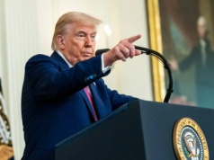 Kolejny rok, kolejne nietypowe życzenia od Trumpa. "Wesołych Świąt wszystkim, w tym lewicowym szumowinom"