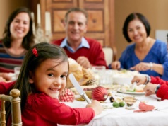 Nietypowe świąteczne tradycje na świecie. Od KFC po prezenty pod łóżkiem