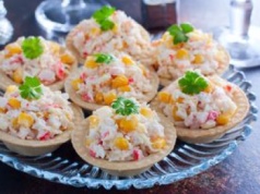 Wigilijna sałatka podana na nowo. Tymi trikami jeszcze możesz ją uratować