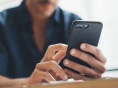 Telefon zawiesił się i nie reaguje? Oto co możesz zrobić