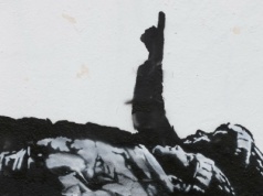 Popatrz w górę, czyli Banksy na święta. Oto nowe murale artysty