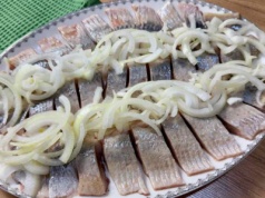 Nie możesz przejeść śledzi? Wykorzystaj w ten pyszny sposób, który odmieni ich smak