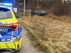 Nieodpowiedzialny kierowca w Kuźni Raciborskiej – stracił panowanie nad Audi