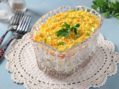 ​Masz dość klasycznej jarzynowej? W tym roku na święta zrób sałatkę słoneczną