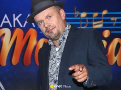 Śpiewał, że jest maczo i niech kobiety mu wybaczą. K.A.S.A. od ćwierć wieku śmieszy i bawi swoją muzyką