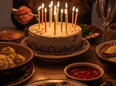 Urodziny w Święta to wyzwanie. "Koleżanki przynoszą słodycze ze świątecznych paczek"