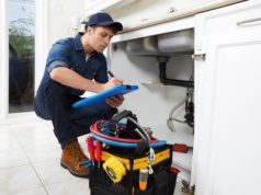 8 zawodów w UK z wysokimi zarobkami i niewymagające dyplomu