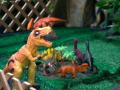 Ta ruchoma szopka zaskakuje. Są tu m.in. dinozaury