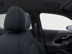 Koreański fastback za 118 500 zł. To jeden z tańszych sposobów, by wyróżnić się na drodze