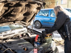 Podobno straż miejska za darmo pomaga odpalić auta. Sprawdziłem miejską legendę