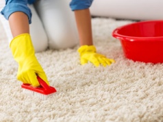 Zwykle używamy go tylko do mycia. Mało kto wie, że doskonale czyści też dywany