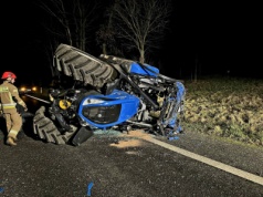 Groźna kolizja: New Holland wylądował na boku!