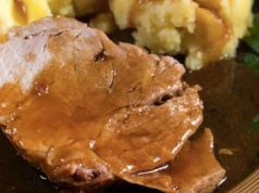 Miękka i aromatyczna karkówka od Karoliny Stolarskiej-Bigos. Wykorzystasz to, co zostało po świętach