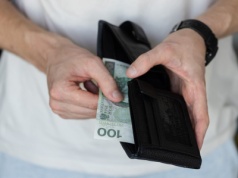 Polaków czekają kolejne podwyżki. Rząd podniósł limit. Niektórzy zapłacą nawet 186 zł