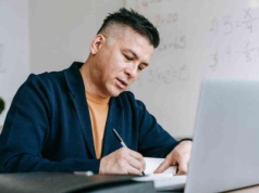 Polskie szkoły szykują się na AI. Najpierw szkolenia dla nauczycieli