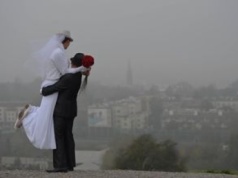 Coraz więcej małżeństw Polaków z cudzoziemcami. Kogo wybierają?