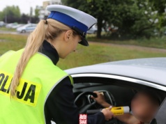 Marcin wypił piwo bezalkoholowe "alk. do 0,5 proc." i... policjant wykrył promile. Spokojnie