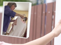 Przyszła w takim stroju do babci. Seniorka była oburzona "biustonoszem z rękawami"