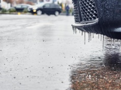 Połowa Polski na żółto! Alerty IMGW mówią wprost: czeka nas spore zagrożenie na drogach