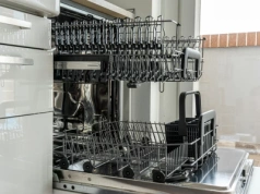 Zmywarka pachnie nieświeżo? Wlej płyn z apteki i uruchom program