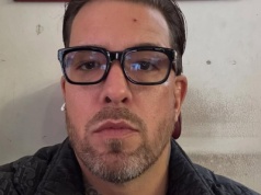 Sentino odwołał koncert, „bo pies ugryzł matkę w dłoń”