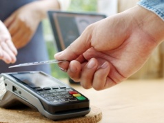 Jeśli sprzedawca poprosi cię o tę rzecz, odmów. PKO BP ostrzega