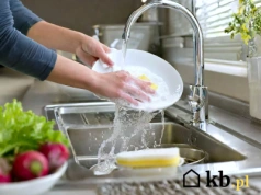 Nie myj już tak naczyń! Eksperci ostrzegają: większość Polaków robi to nieprawidłowo