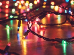 Rachunek za prąd w grudniu może Cię zaskoczyć. Winne lampki świąteczne