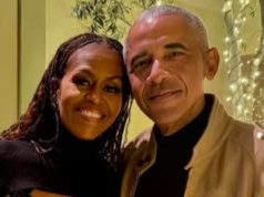 Michelle Obama do świątecznych życzeń dobrała nietypową kreację. Styliści zabrali głos