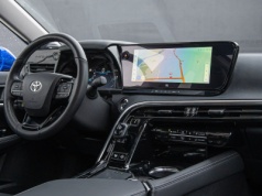 Kupili nowe Toyoty, teraz pozywają producenta. Nie ma gdzie ich zatankować