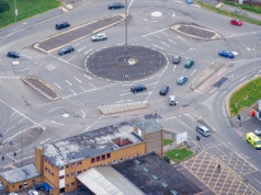 Magiczne rondo to ewenement. Przejeżdża przez nie o 30 proc. więcej samochodów