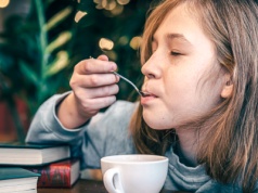 Mówią jedno, piją drugie. Młodzi Polacy nie wybierają coli, tylko herbatę
