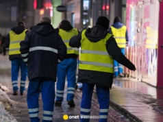 Tragiczne skutki gołoledzi w Warszawie. Mężczyzna zginął po upadku z balkonu