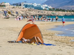 Hiszpania notuje na koniec roku  historyczny wynik turystyki. „Ale grozi nam konkurencja”