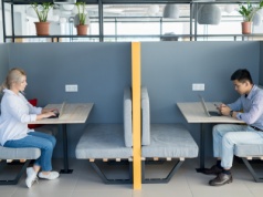 Mniej ofert, mniej podwyżek, powrót do biur - tak zmieniał się rynek pracy w 2025 r.