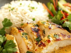 Kurczak w kokosowym sosie Mateusza Gesslera. Aromatyczne curry z ananasem i chilli