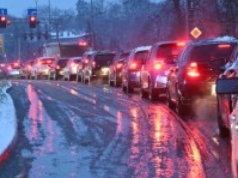 IMGW wydał ostrzeżenia. Na drogach gołoledź, "szklanka", lodowisko