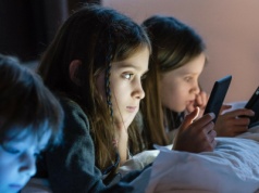 Czy dzieci powinny mieć dostęp do social mediów? Oto nowe ustalenia